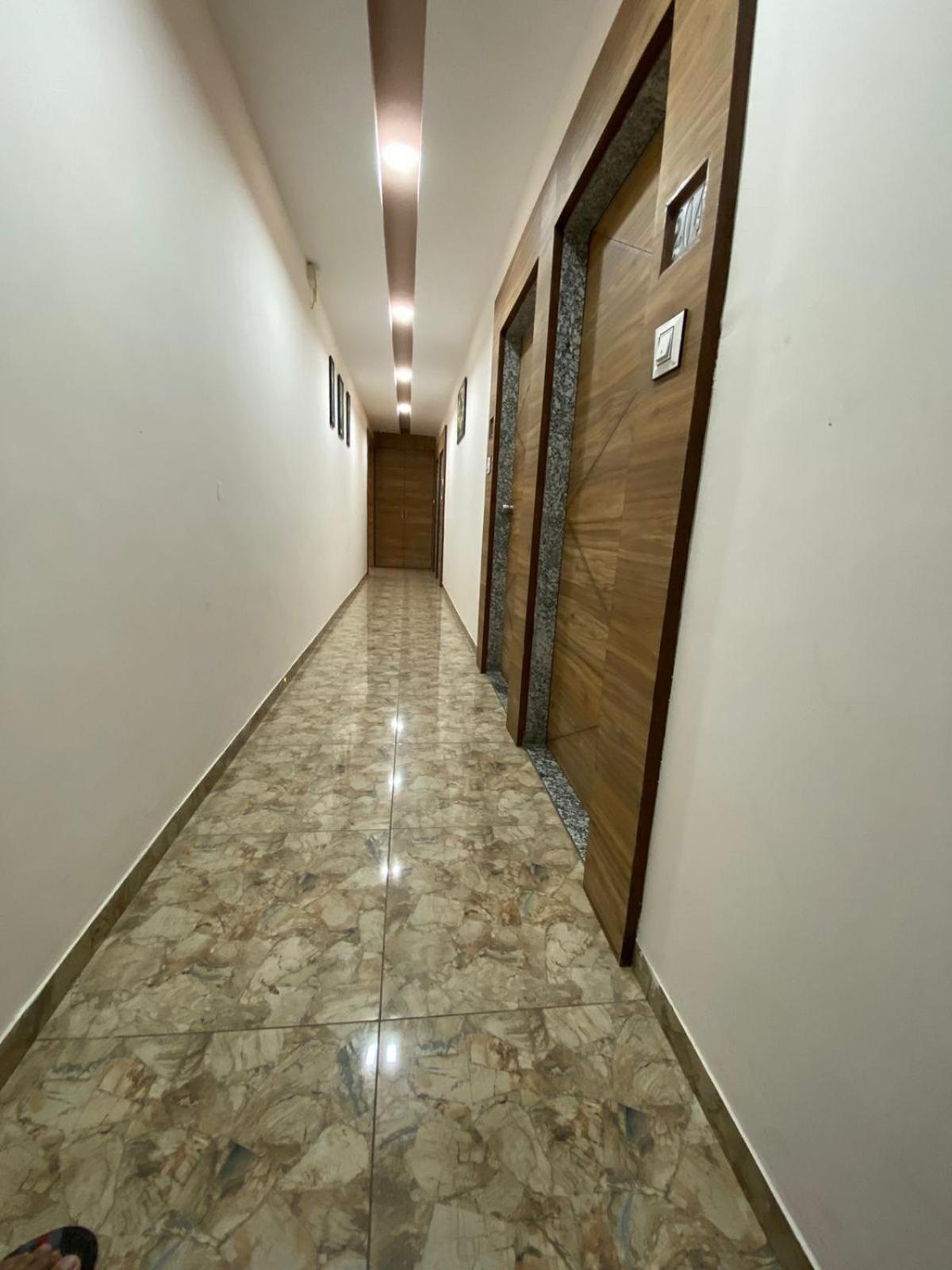 Hotelsuncity Inn Vadodara Exterior foto